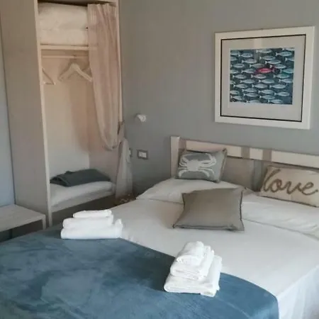 Laura E Christian - Grado