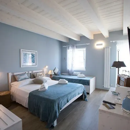 Laura E Christian - Guest house *