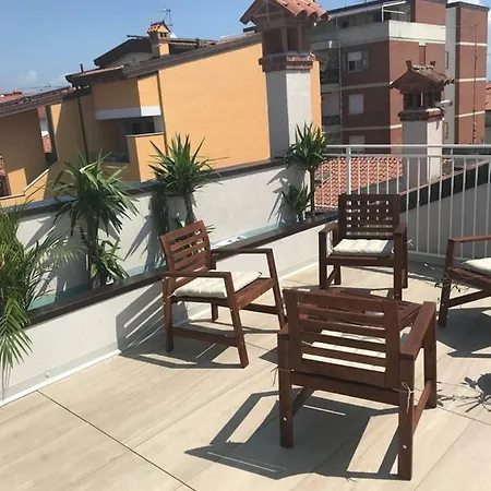 Laura E Christian - Guest house