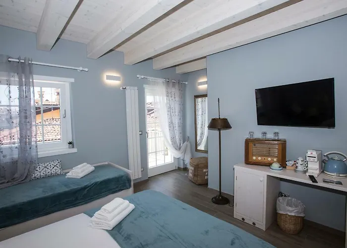 Laura E Christian - Penzion 4*