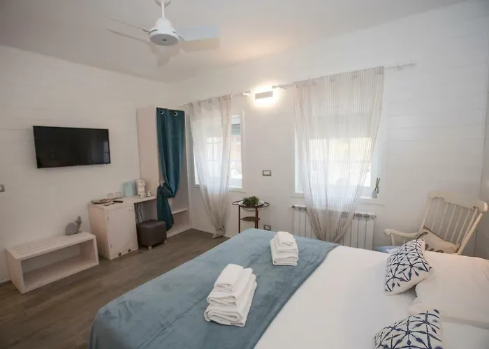 Laura E Christian - Penzion Grado