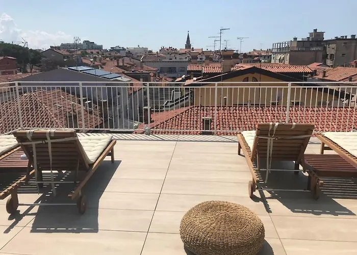 Laura E Christian - Penzion Grado