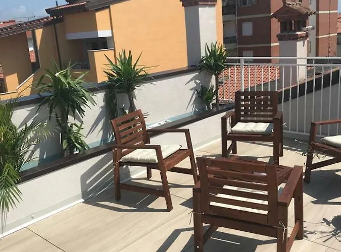 Laura E Christian - Penzion